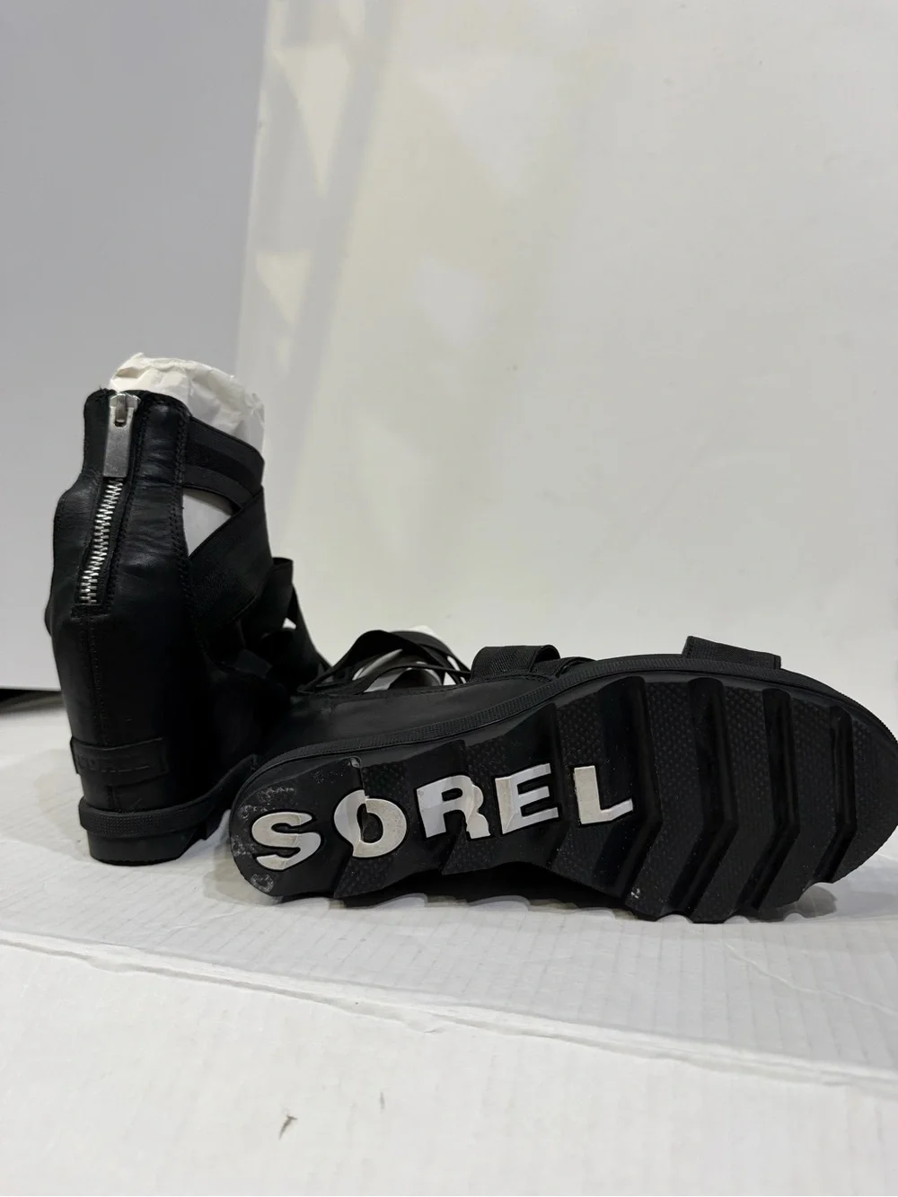 SOREL Joanie II Black Platform Wedge Ankle Strap Rear Zip Sandal 8